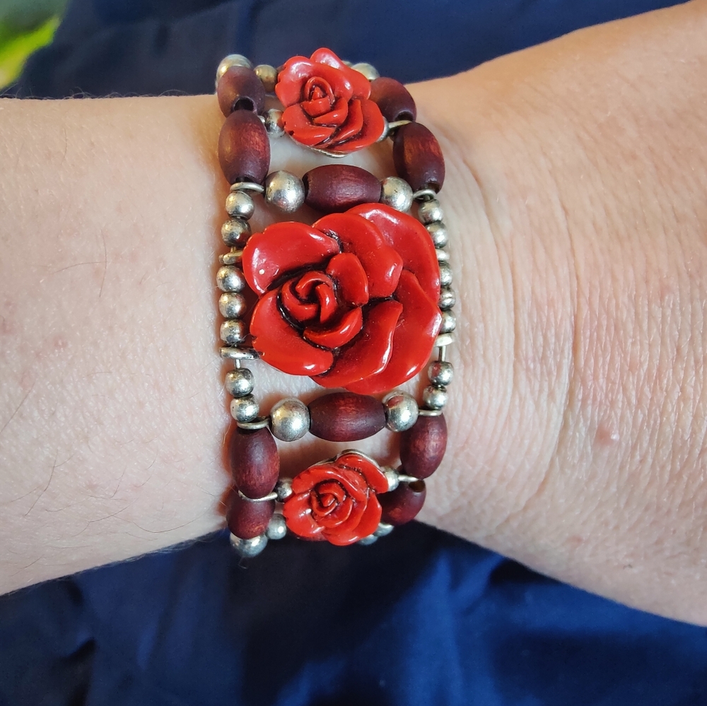 Nwot Red Rose Beaded Bracelet